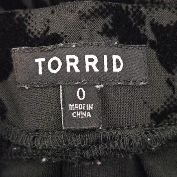 Torrid Black Goth Flocked Roses Print Pleated Pockets Mini Skirt | Women's 12 - Picture 6 of 11